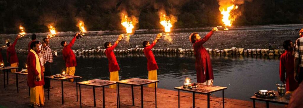 Ganga Aarti Triveni Ghat Rishikesh Head 603 20171208202125 1 1024x367